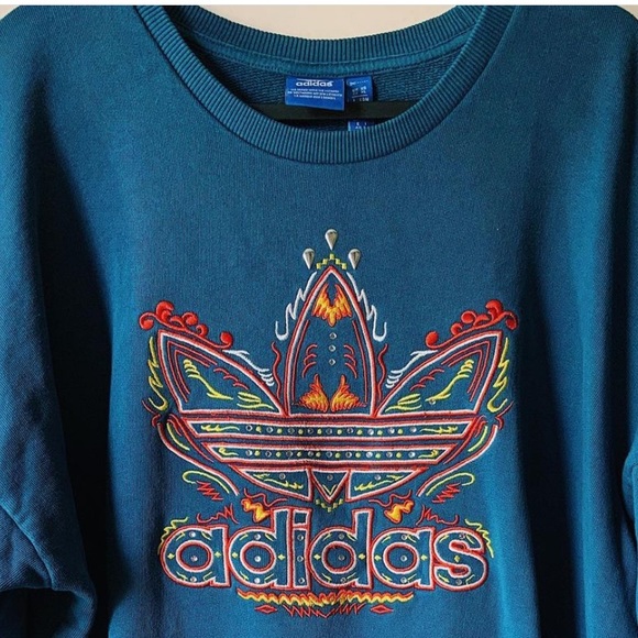 !!ISO RETRO WESTERN/FIRE LOGO ADIDAS CREWNECK!! - Picture 2 of 3